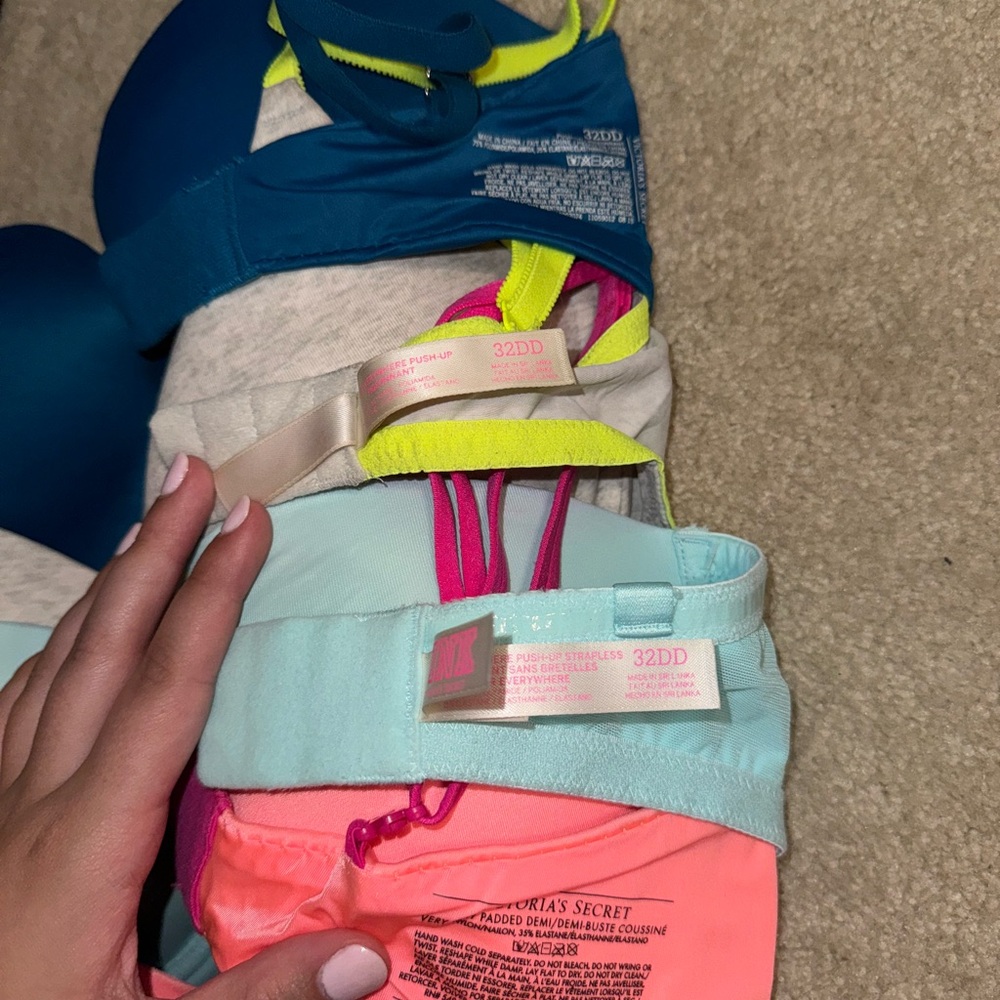 4 Victoria Secret/Pink slight push up bras.